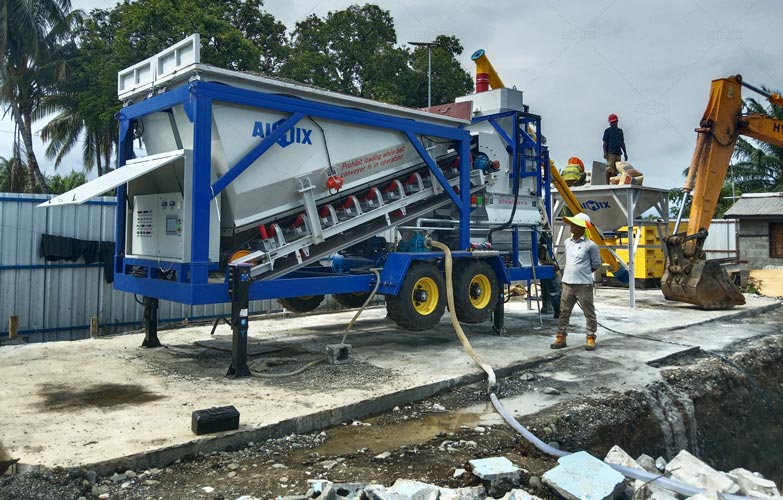 Small Type Mobile Concrete Batching Plant with Compact Design